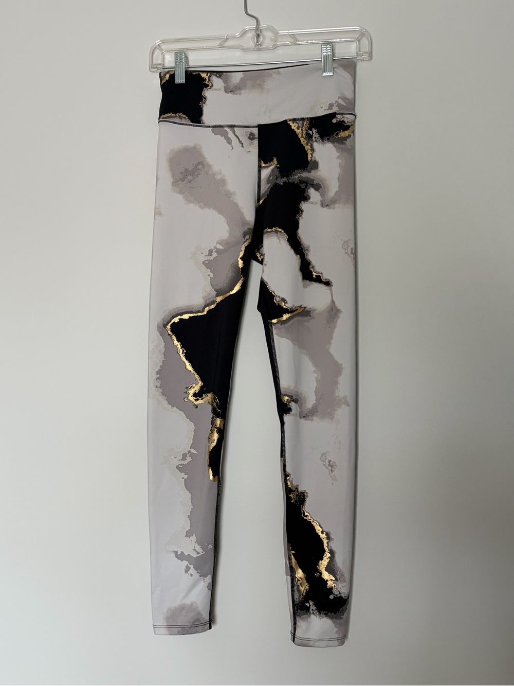 Noli Marble-Print Leggings with Gold Vein Accents, Small